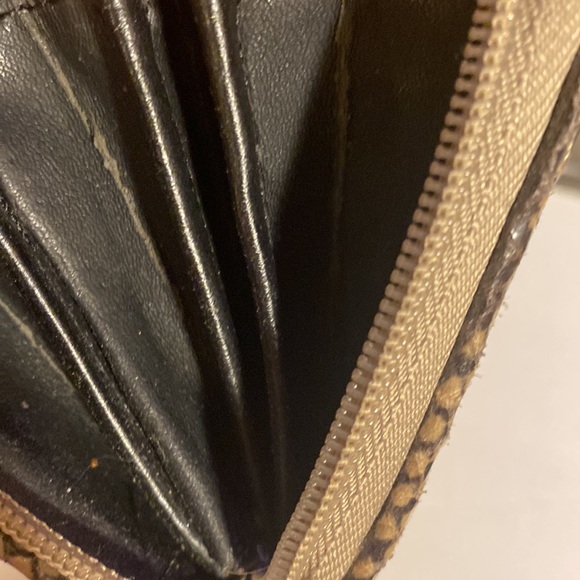 GUC. Nine West snakeskin style wallet. - Picture 9 of 13